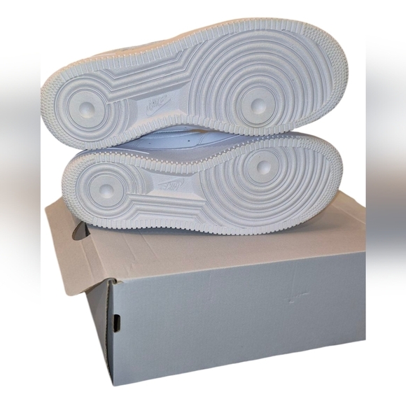 Men's Nike Air Force 1 Lace up Sneakers - Picture 10 of 14